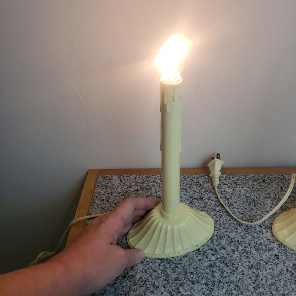 Lot of 2 Vintage MCM 9”‎ Christmas Window Electric Light Drip Candles - Picture 7 of 8